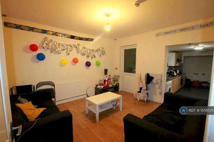 6 Bedroom Terraced House To Rent In Blenheim Road, Reading, RG1