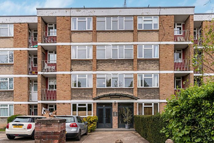 Studio For Sale In Keswick Road, London, SW15