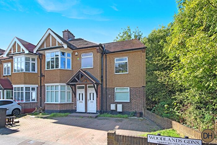 2 Bedroom Maisonette For Sale In Woodford New Road, London, E17