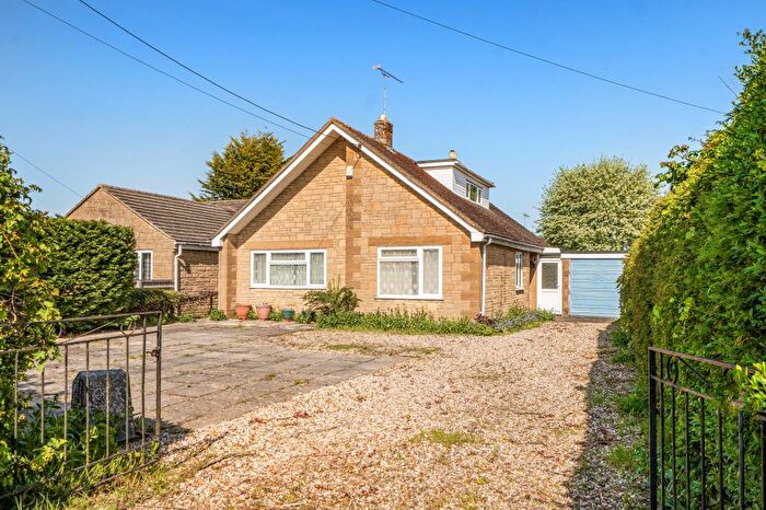 3 Bedroom Detached Bungalow For Sale In Black Bourton Road, Carterton, Oxfordshire, OX18