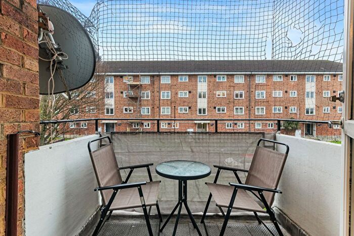2 Bedroom Flat For Sale In Fuchsia Street, London, SE2
