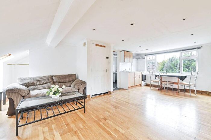 Studio To Rent In Bromyard Avenue, East Acton, London, W3
