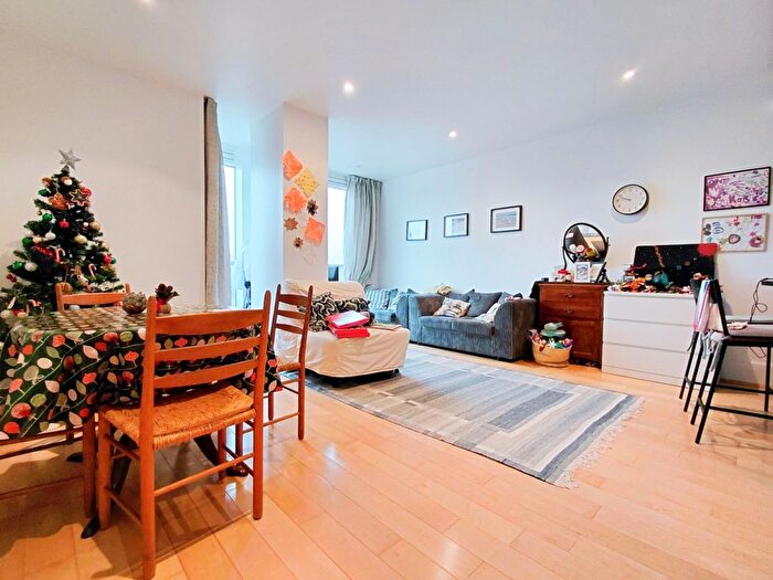 2 Bedroom Flat To Rent In Putney Wharf Tower, Brewhouse Lane, London, SW15