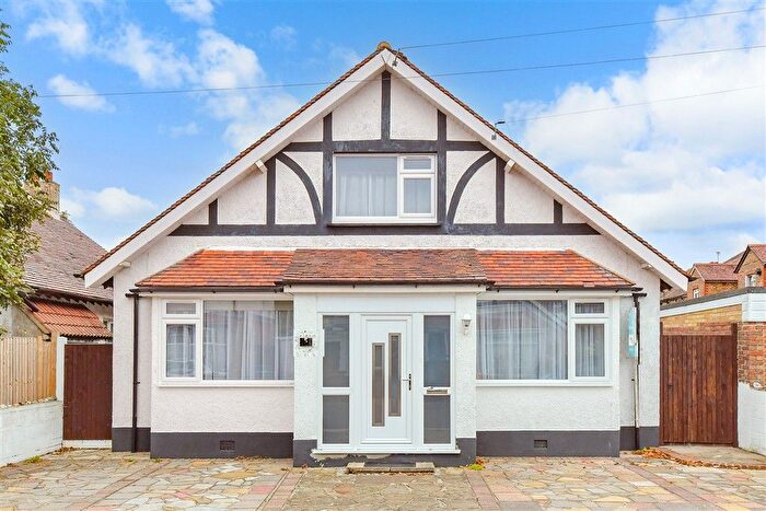 4 Bedroom Chalet For Sale In Pevensey Road, Bognor Regis, West Sussex, PO21