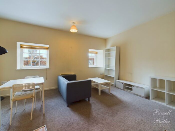 1 Bedroom Flat To Rent In Cobham Mews, West Street, Buckingham, MK18