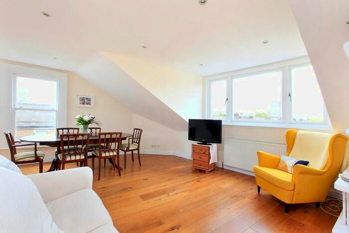3 Bedroom Maisonette To Rent In St Johns Hill Grove, Battersea, London, SW11