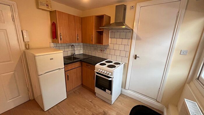1 Bedroom Flat To Rent In Hammersmith Road, London, W14