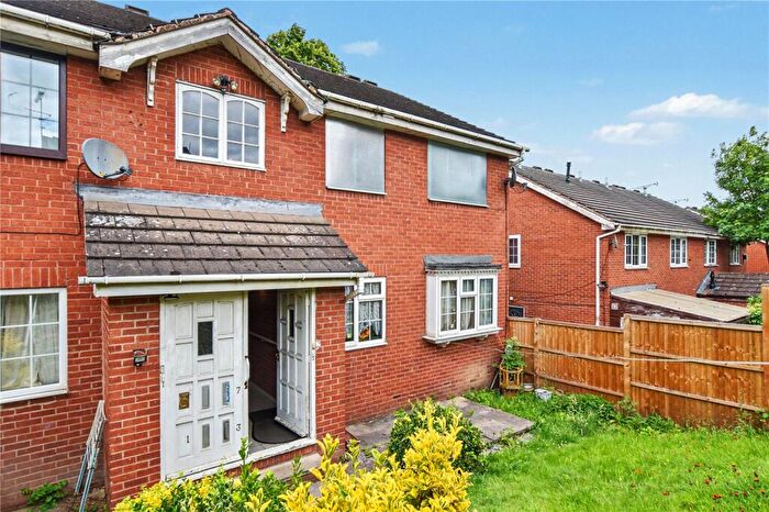2 Bedroom Apartment For Sale In Sycamore Fold, Leeds, West Yorkshire, LS11