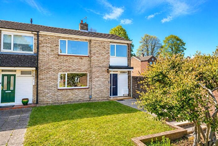 4 Bedroom End Of Terrace House For Sale In Martian Avenue, Hemel Hempstead, Hertfordshire, HP2