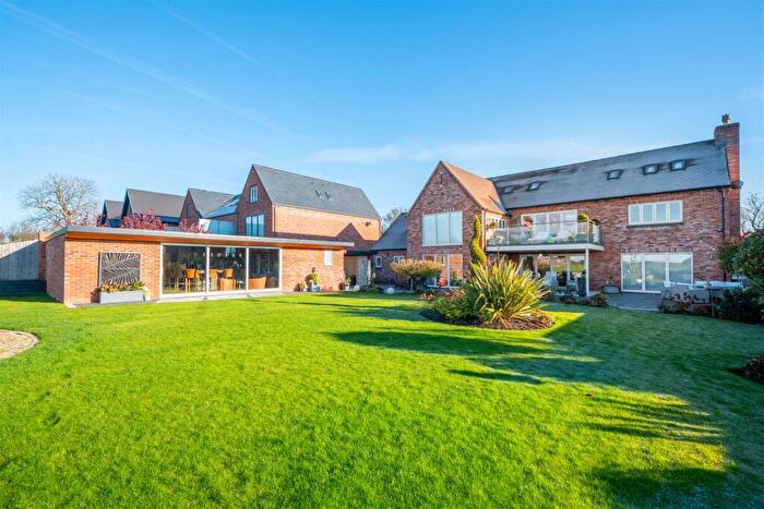 6 Bedroom Detached House For Sale In The Old Woodyard, Wysall, NG12