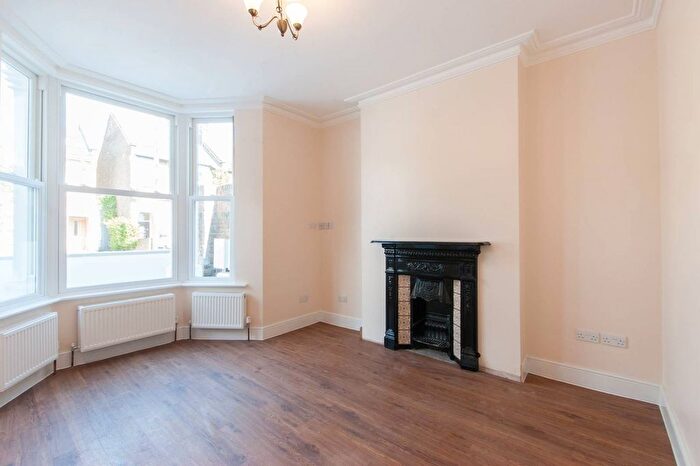 1 Bedroom Flat To Rent In Bollo Bridge Road, Acton, London, W3