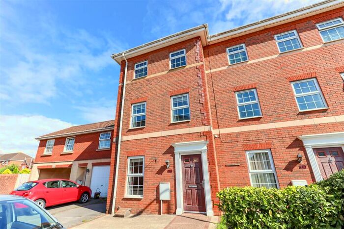 4 Bedroom Semi-Detached House To Rent In Beaufort Square, Splott, Cardiff, CF24