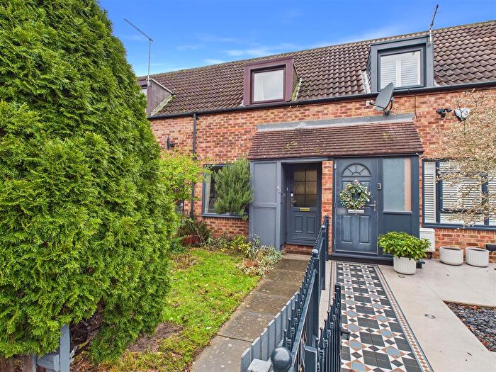 1 Bedroom Terraced House For Sale In Grange Road, West Molesey, KT8