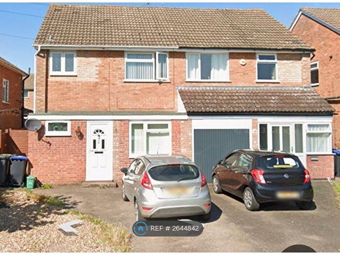 3 Bedroom Semi-Detached House To Rent In Hazel Close, Leamington Spa, CV32