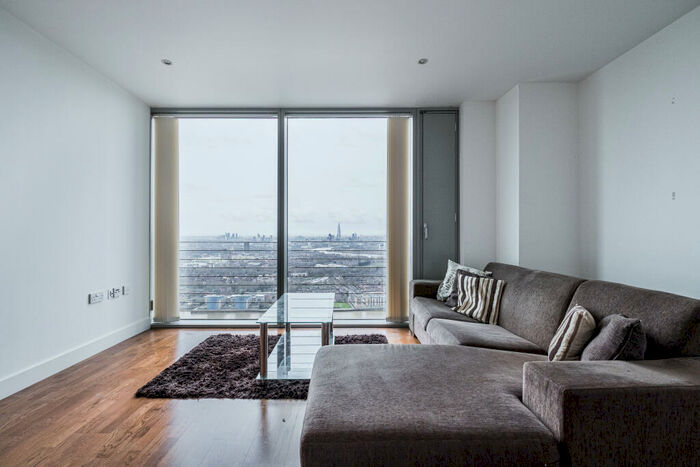 1 Bedroom Flat To Rent In The Landmark, Canary Wharf, E14