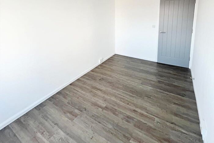 3 Bedroom Apartment To Rent In Apple Building, M40