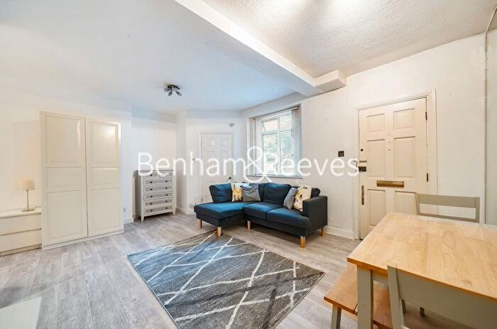 Studio To Rent In Greencroft Gardens, Hampstead, NW6