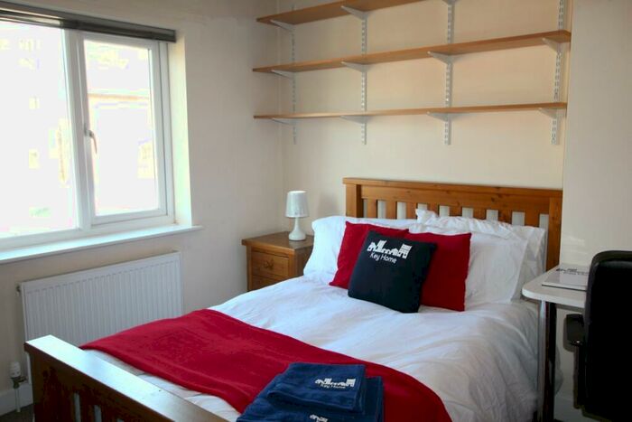 5 Bedroom Terraced House To Rent In Kingsland Avenue, Kingsthorpe, NN2