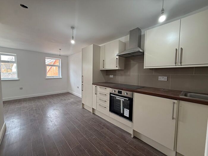 Studio To Rent In King Street, Southall, UB2