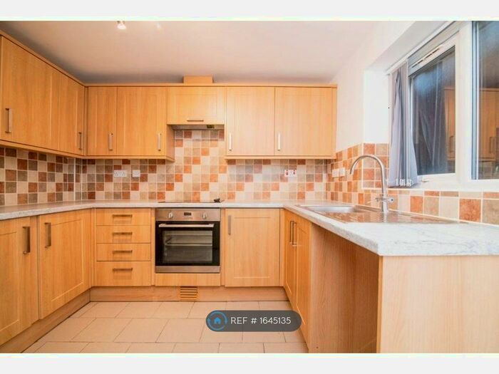 2 Bedroom Flat To Rent In Dudley Road, West Midland, B65