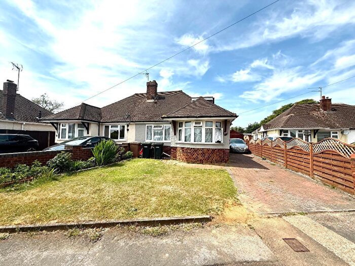 3 Bedroom Bungalow For Sale In Poplar Avenue, Warden Hills, Luton, Bedfordshire, LU3