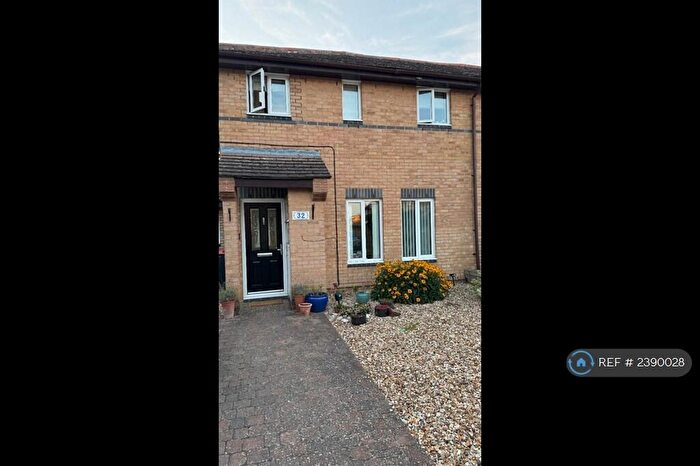 3 Bedroom Semi-Detached House To Rent In Greenhill Close, Loughton, Milton Keynes, MK5
