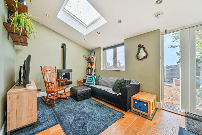 4 Bedroom Semi-Detached House For Sale In Camdale Road, Plumstead, SE18