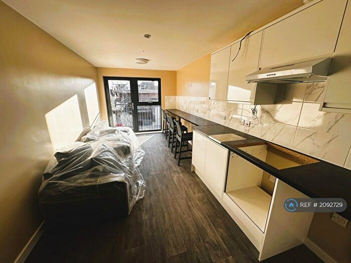 4 Bedroom Flat To Rent In Stokes Croft, Bristol, BS2