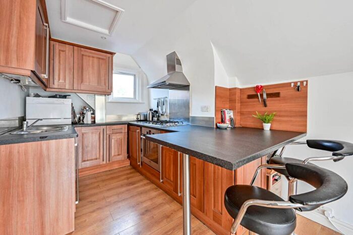 1 Bedroom Flat To Rent In Sutton Lodge, Guildford, GU1