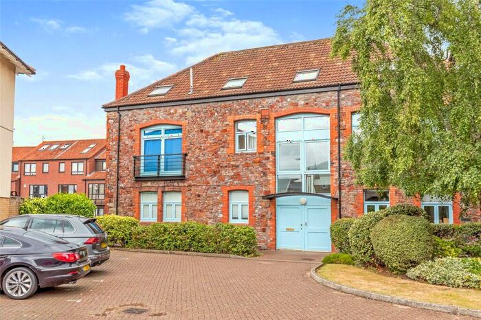 3 Bedroom Flat For Sale In Osborne Wallis House, Pooles Wharf Court, Bristol, BS8