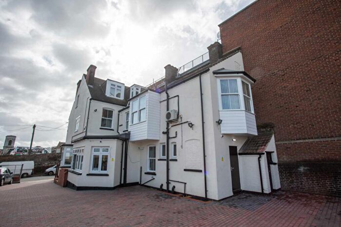 1 Bedroom Flat To Rent In Manor Road, Chatham, ME4