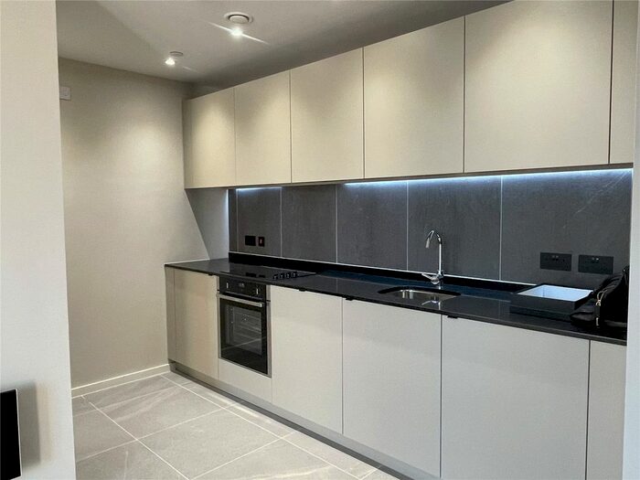 2 Bedroom Flat To Rent In Apartment City Gardens, Chester Road, Castlefield, Manchester, M15