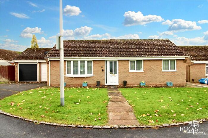 3 Bedroom Bungalow For Sale In Fromont Drive, Thatcham, West Berkshire, RG19