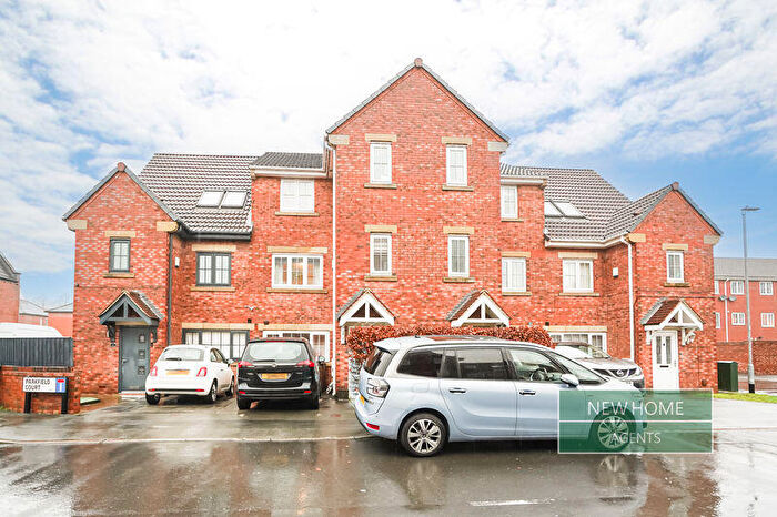 4 Bedroom Terraced House For Sale In Parkfield Court, Morley, Leeds, LS27