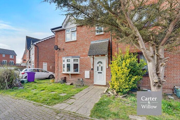 3 Bedroom Semi-Detached House For Sale In Heathfield Park Drive, Romford, RM6