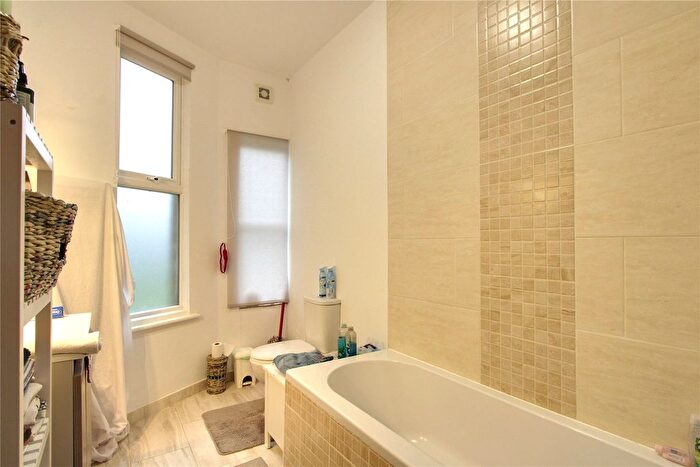 1 Bedroom Flat To Rent In Grasmere House, Cargate Avenue, Aldershot, Hampshire, GU11