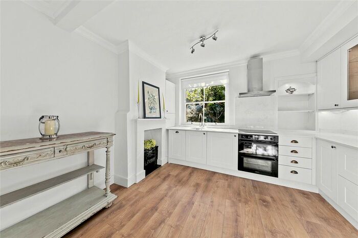 2 Bedroom Flat To Rent In Marchmont Road, Richmond, Surrey, TW10