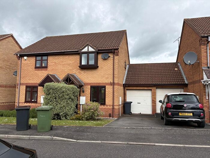 2 Bedroom Semi-Detached House To Rent In Bronze Close, Nuneaton, CV11