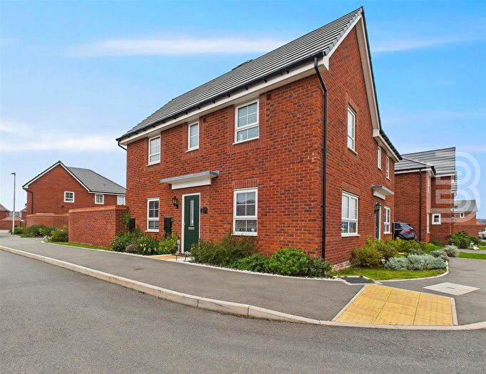 3 Bedroom Semi-Detached House For Sale In Crimson Close, Ashlawn Gardens, Rugby, CV22