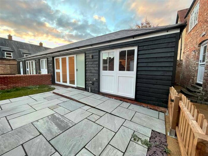 1 Bedroom Bungalow To Rent In Market Place, Devizes, SN10