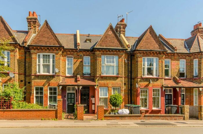 3 Bedroom Maisonette To Rent In Gladstone Avenue, Wood Green, London, N22