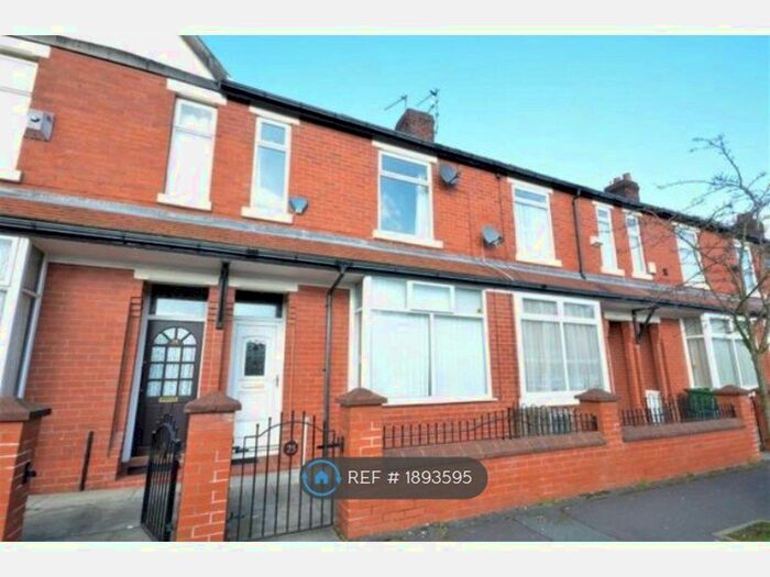 3 Bedroom Terraced House To Rent In Bluestone Road, Manchester, M40