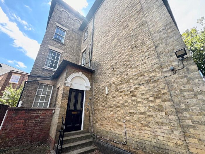 2 Bedroom Flat To Rent In Tower Lodge, Bilton Road, CV22