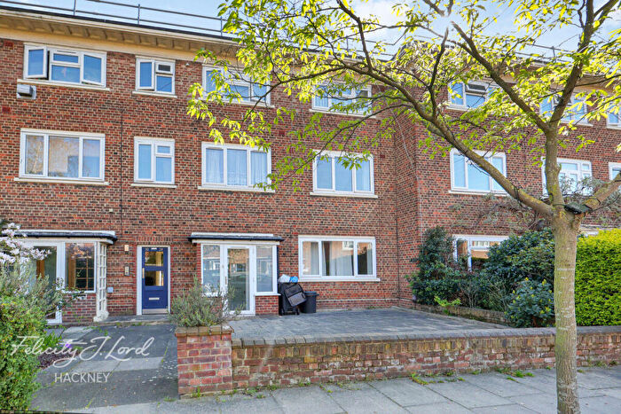 3 Bedroom Flat For Sale In Forest Grove, London, E8