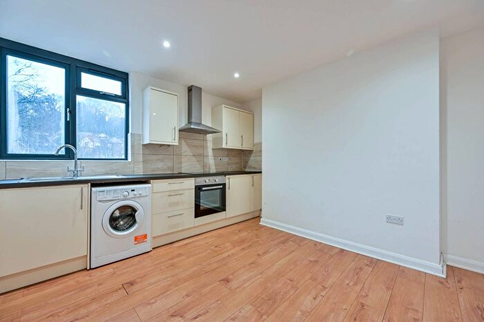 3 Bedroom Maisonette To Rent In Windsor Close, Godalming, GU7