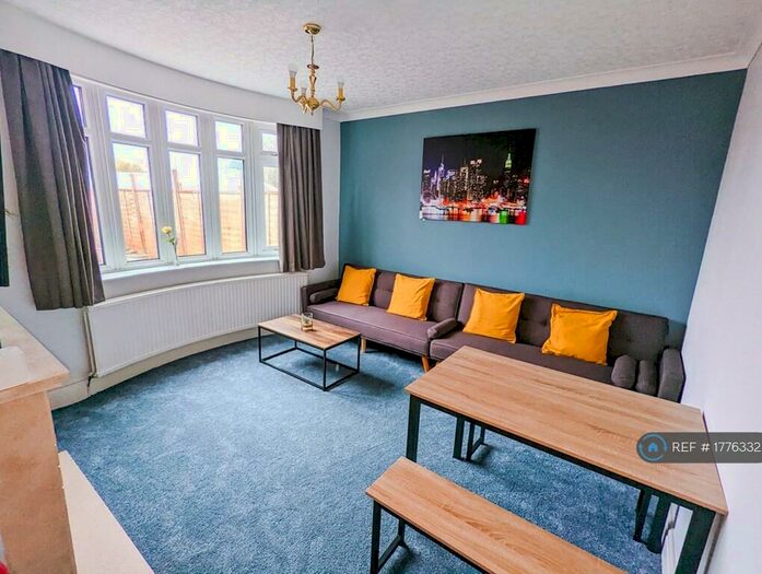 4 Bedroom Semi-Detached House To Rent In Whitebrook Road, Manchester, M14