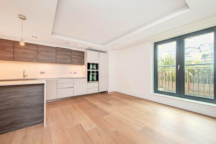 2 Bedroom Flat To Rent In Kensington Gardens Square, Bayswater, W2