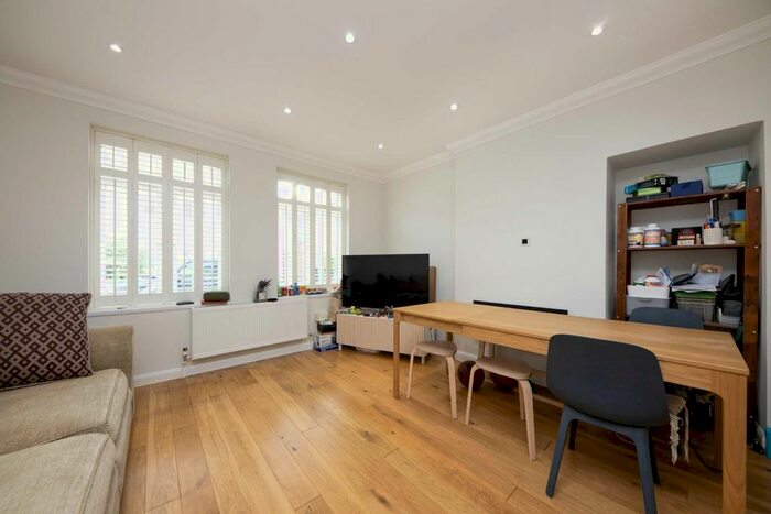 3 Bedroom Flat To Rent In Meade Close, London, W4