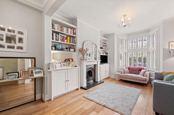 5 Bedroom Terraced House For Sale In Hydethorpe Road, London, SW12