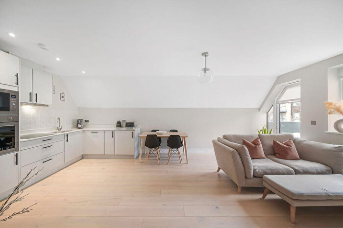 1 Bedroom Apartment For Sale In Fassett Road, Kingston Upon Thames, KT1